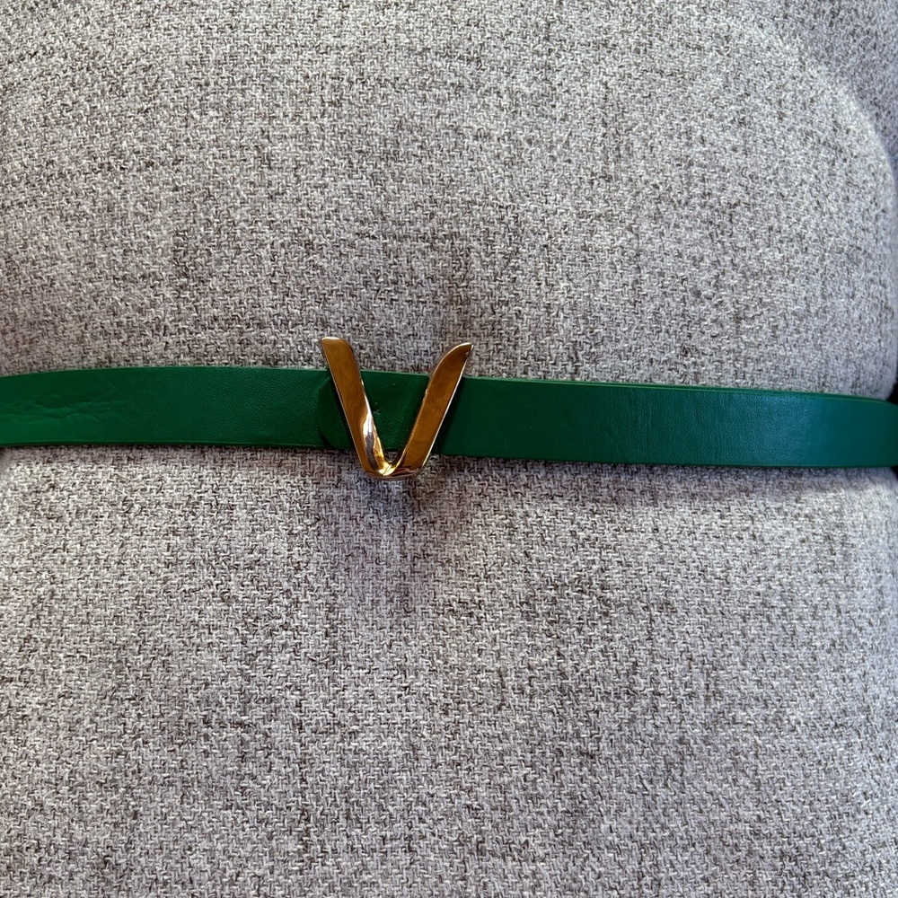 NWOT Beautiful Green Belt with V Shaped Gold Buckle